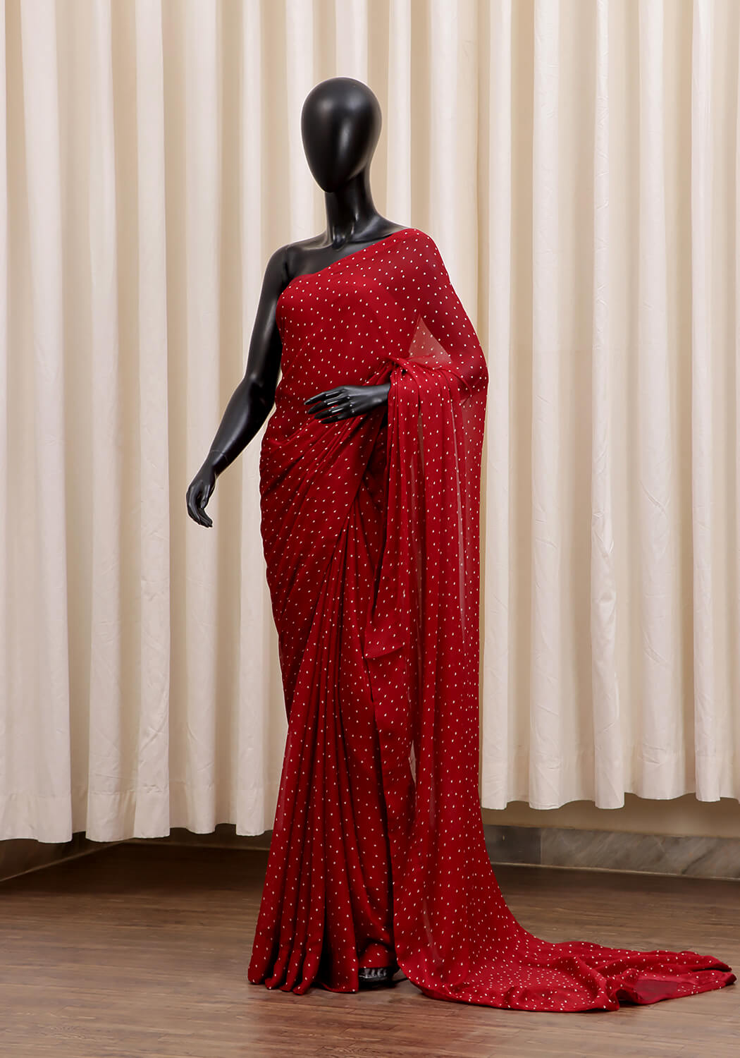 chiffon saree, silk saree, valentine day outfit, semi formal saree, lightweight saree, summer sarees, sarees in pakistan, sarees in karachi, saree shaper in pakistan, maroon silk saree  