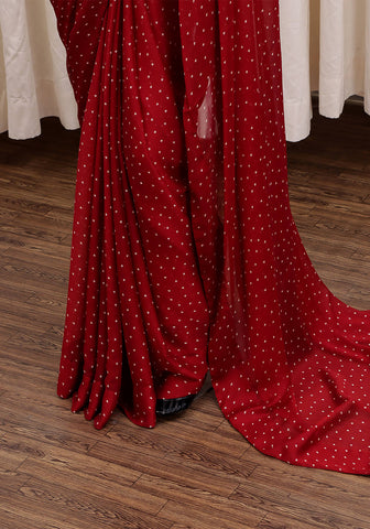 chiffon saree, silk saree, valentine day outfit, semi formal saree, lightweight saree, summer sarees, sarees in pakistan, sarees in karachi, saree shaper in pakistan, maroon silk saree  