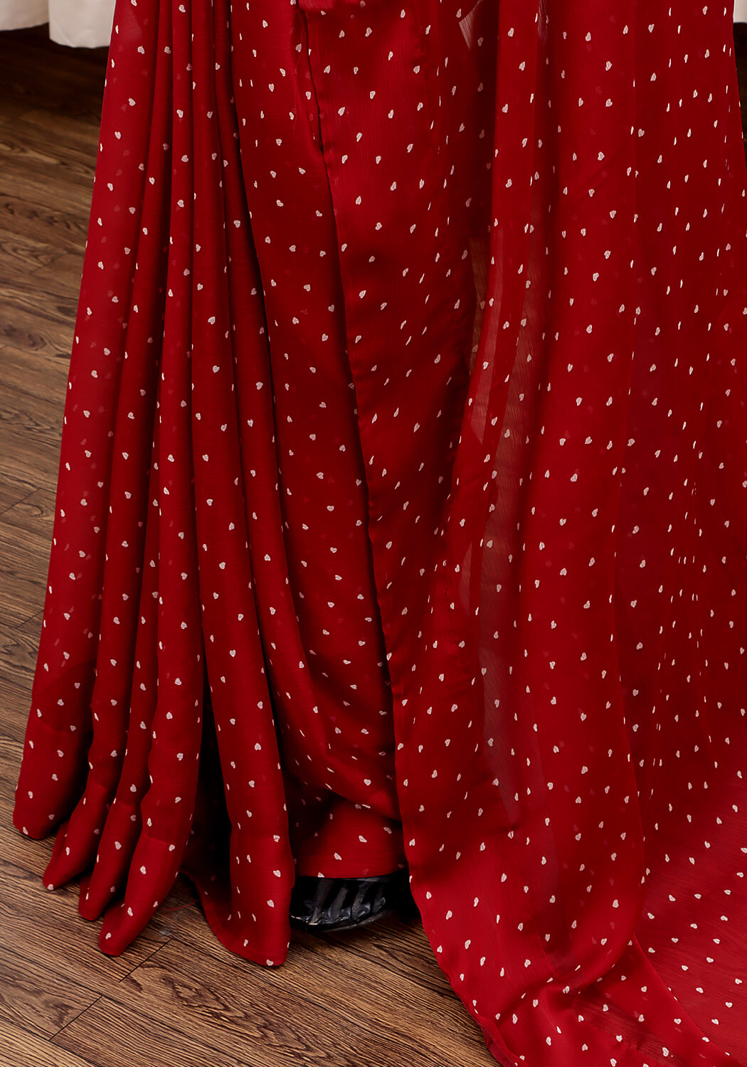 chiffon saree, silk saree, valentine day outfit, semi formal saree, lightweight saree, summer sarees, sarees in pakistan, sarees in karachi, saree shaper in pakistan, maroon silk saree  